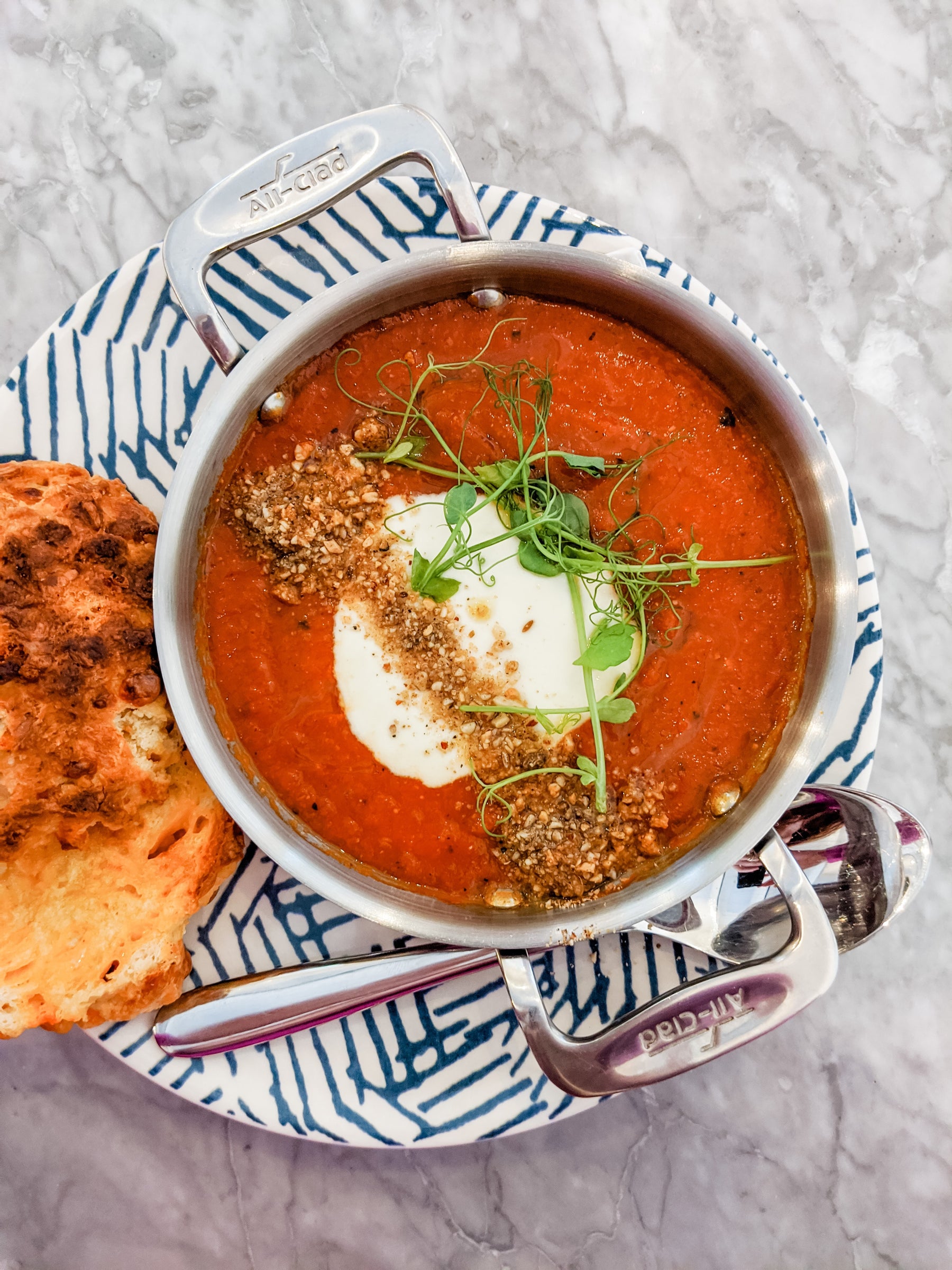 Sopa fría de tomates germinada