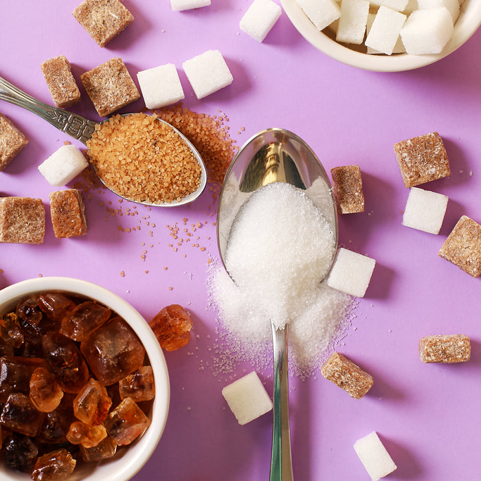 Azúcar blanca y no refinada ¿Cuál es más saludable?