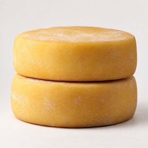 Ruedas de queso artesanal de Lechería Catrico, Villarrica